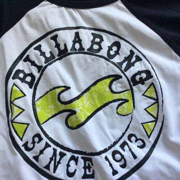 NWOT Billabong Women’s Long Sleeve Rashguard - Picture 3 of 3